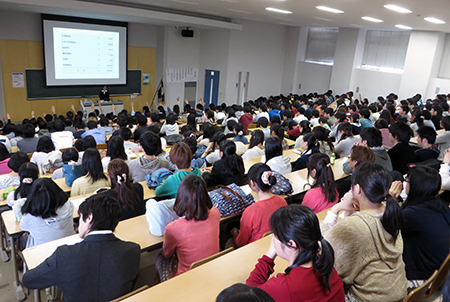 会計報告の様子