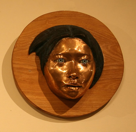 「月詠」 2008 ブロンズ、ドールアイ、岩絵具