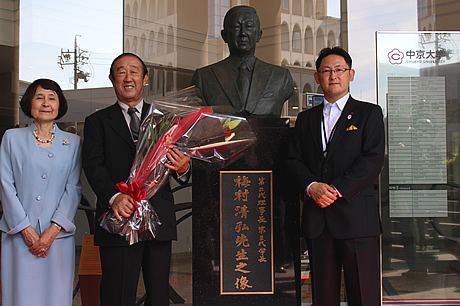 胸像除幕式.JPG