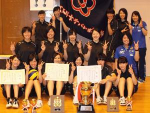 IMG_1325全勝優勝の中京大女子バレーボール部の選手たち.jpg