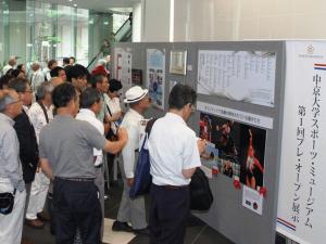 鈴木講演会終了後の展示4601.jpg