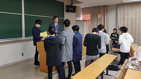 HP⑤終了後に中京大学生が熱心に質問.jpg