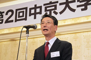 3.村岡幹生教授・文学部長.jpg