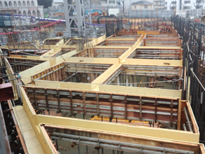 地下1F　柱・壁・梁型枠建込状況