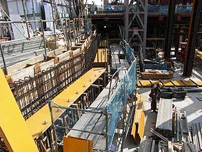 新11号館地下1階梁型枠建込状況