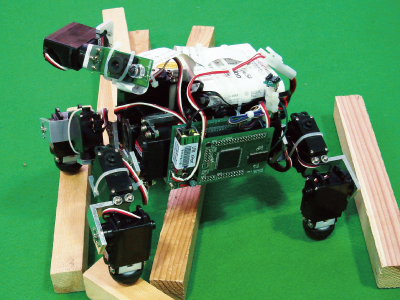 研究室で開発したレスキューロボット