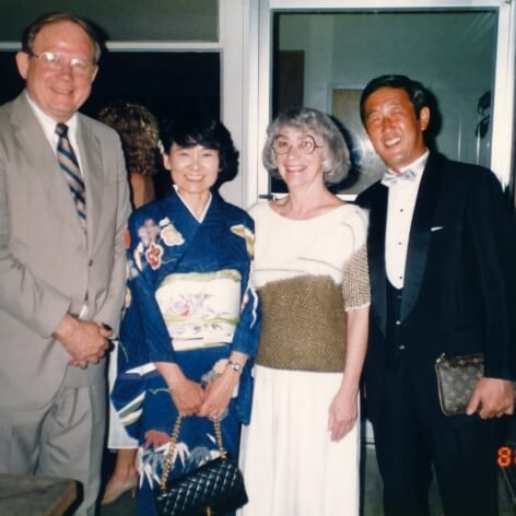 米国協定校加州立大学チコ校。学長ご夫妻と（1988年）