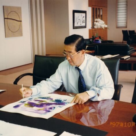 中京大学名古屋キャンパスセンタービル９階の理事長室にて（1997年）