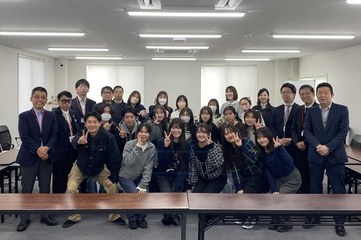 最終発表会の記念写真.jpg