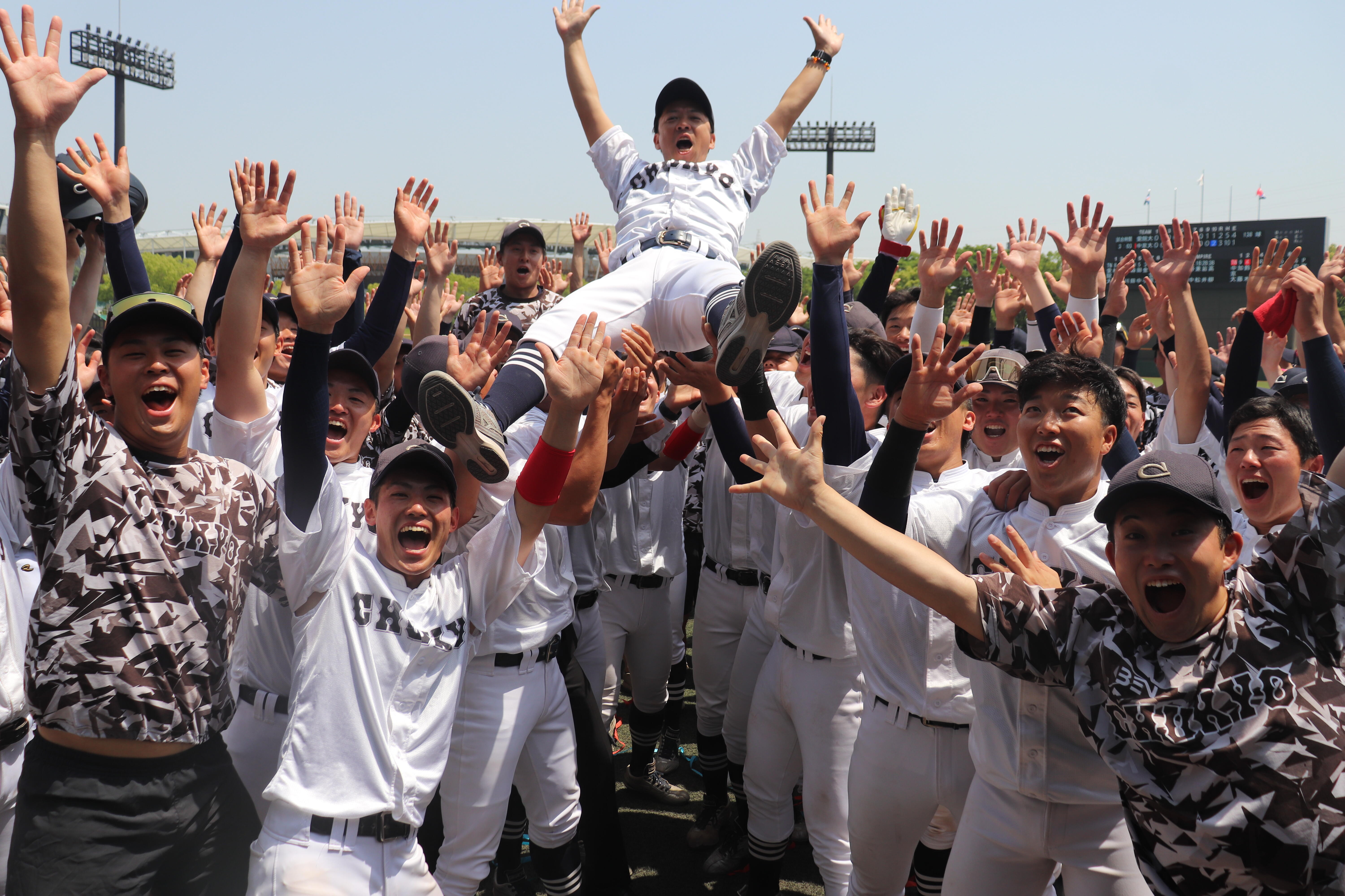半田監督胴上げ.JPG