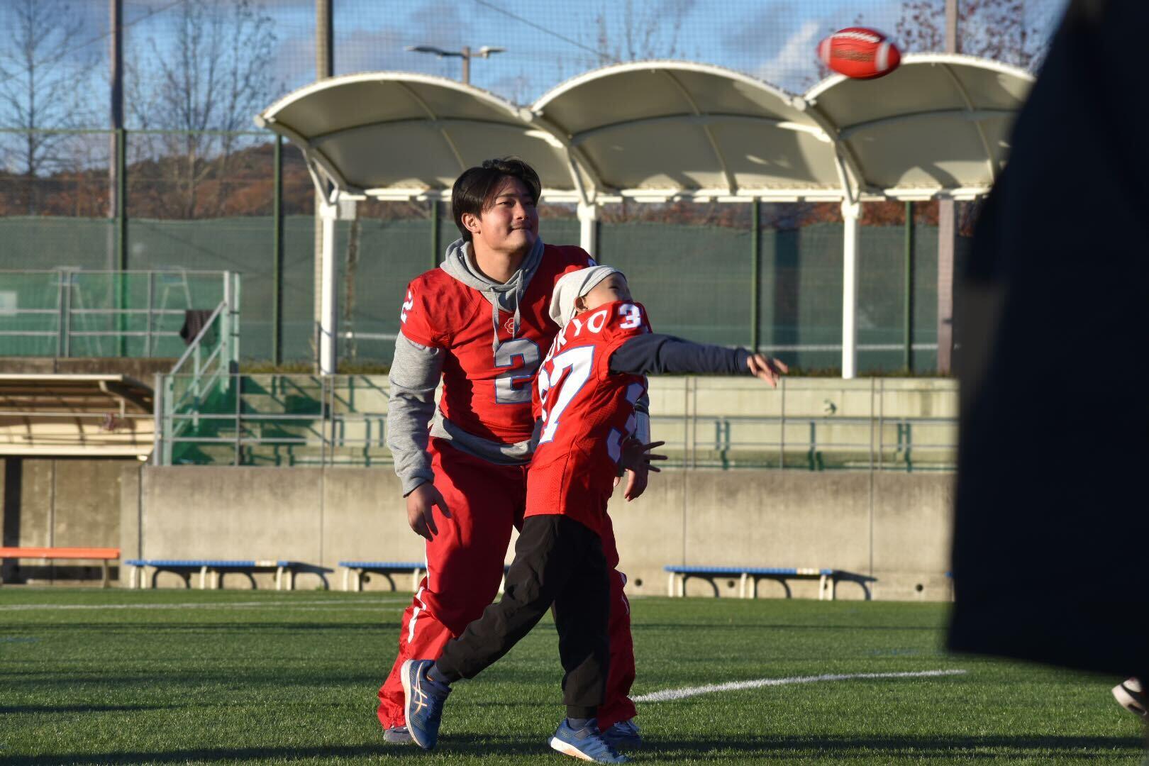 パスを投げる湊人くん.jpg