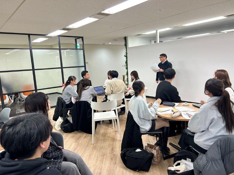 商品企画の実務を学ぶ様子.jpg