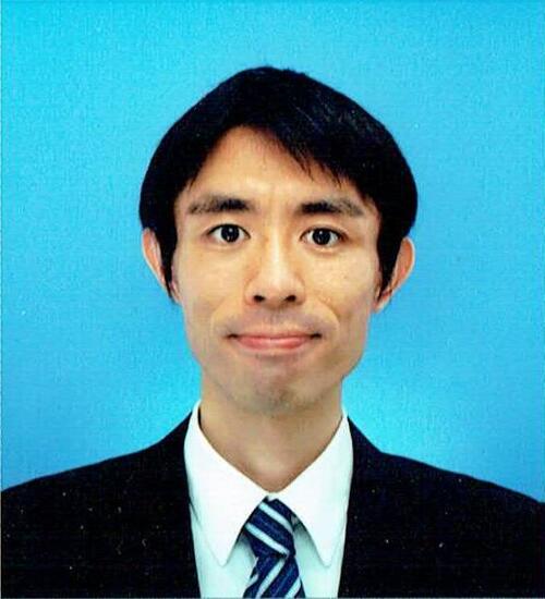 深堀先生 顔写真.jpg