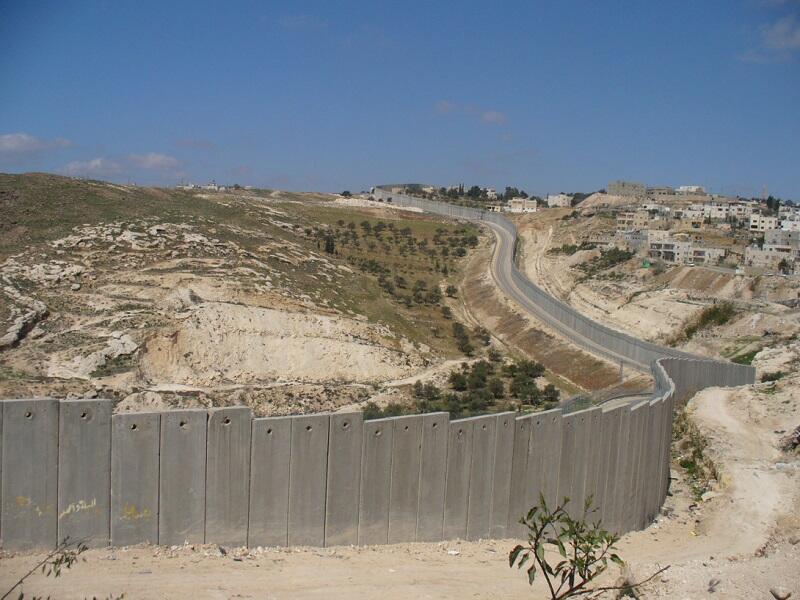 イスラエルが占領地に建設したアパルトヘイト・ウォール