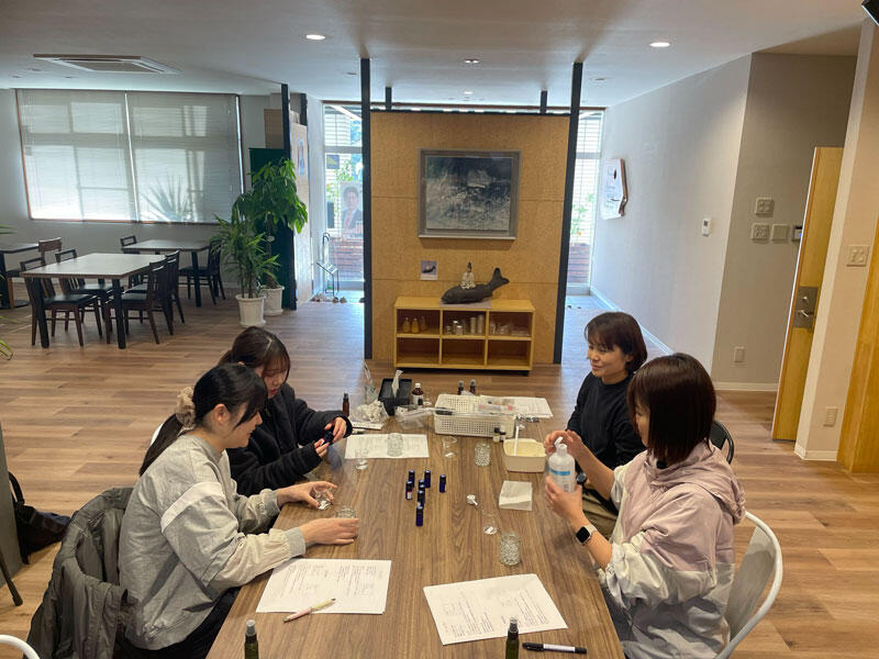 アロマ体験の様子